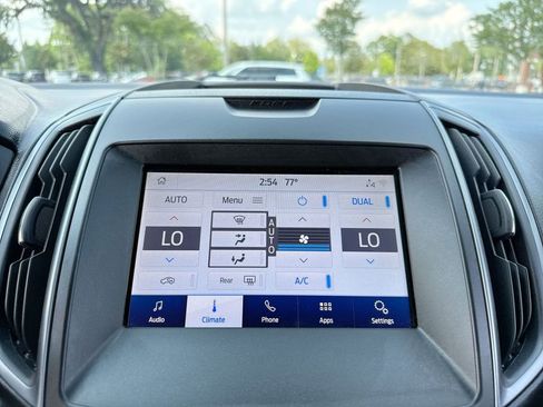 Used 2020 Ford Edge SE image 19