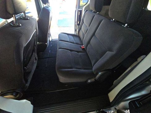 Used 2018 Dodge Grand Caravan SE w/ UConnect Hands-Free Group image 10