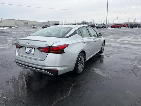 Used 2024 Nissan Altima 2.5 SV image 7