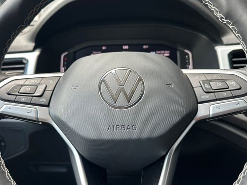 Used 2023 Volkswagen Atlas SE w/ Panoramic Sunroof Package FWD image 24