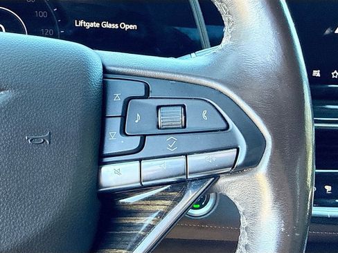 Used 2022 Cadillac Escalade Premium Luxury image 41