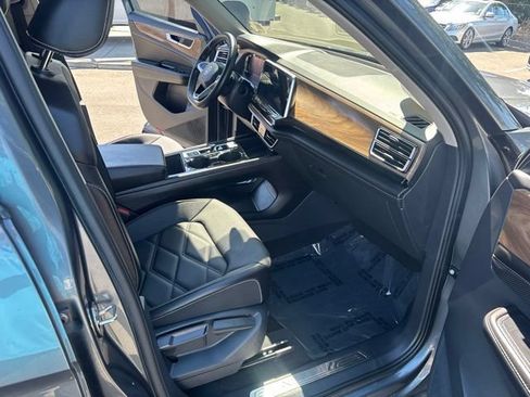 Used 2024 Volkswagen Atlas SE FWD image 38