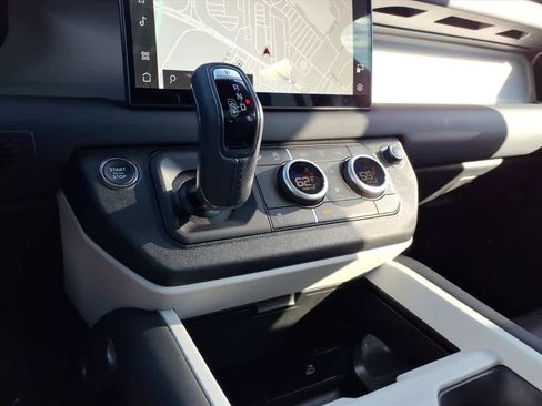 Used 2025 Land Rover Defender 110 S image 21
