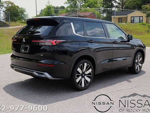 Used 2025 Mitsubishi Outlander SE FWD image 5
