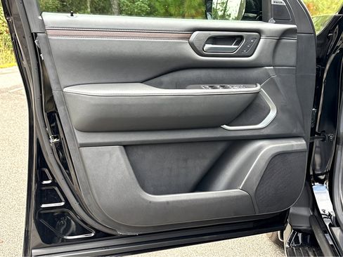 New 2026 Nissan Armada Platinum Reserve image 24