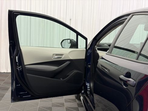 Used 2020 Toyota Corolla LE FWD image 11