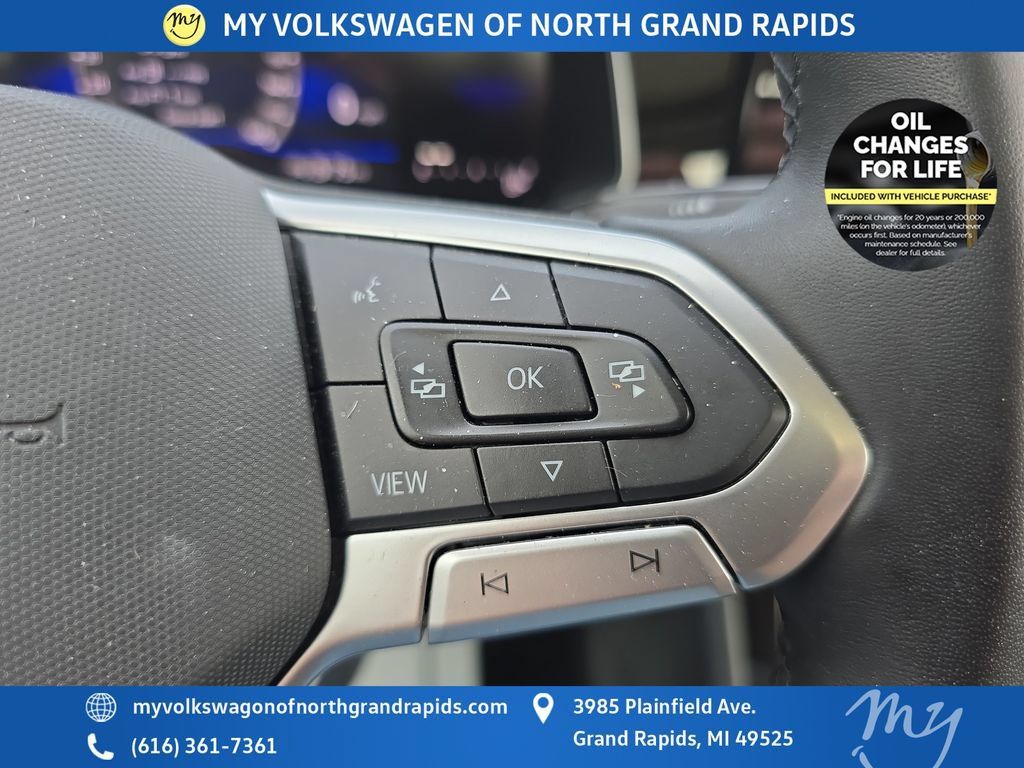 Used 2025 Volkswagen Jetta SE w/ Sunroof Package FWD image 18