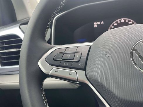New 2026 Volkswagen Taos SE image 20