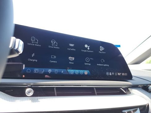 New 2025 Cadillac Optiq Luxury 2 image 28