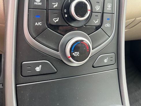 Used 2014 Hyundai Elantra SE w/ Option Group 02 FWD image 29