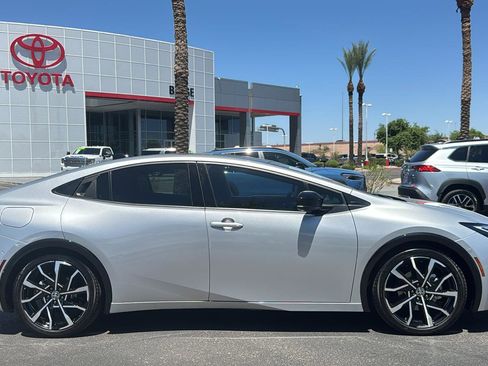 Used 2025 Toyota Prius Plug-In Hybrid w/ Limited Premium Package FWD image 9