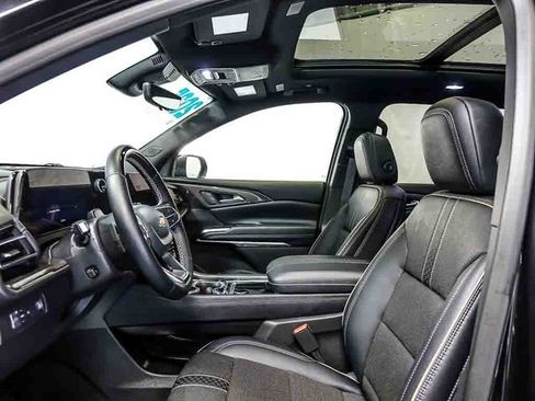 Used 2025 Chevrolet Traverse High Country FWD image 13