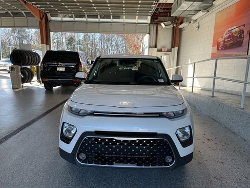 Used 2022 Kia Soul EX image 2