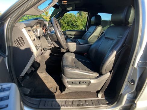 Used 2015 Ford F250 Lariat w/ Chrome Package image 30