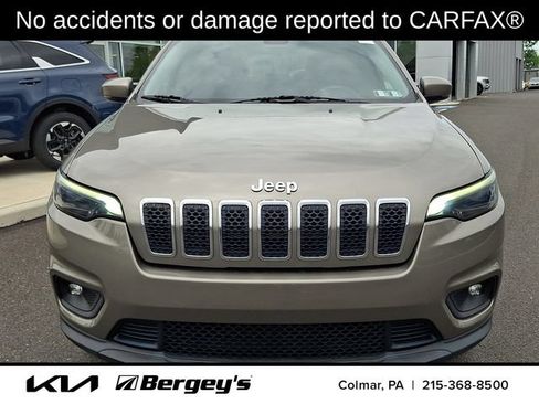 Used 2019 Jeep Cherokee Latitude Plus w/ Cold Weather Group AWD/4WD image 2