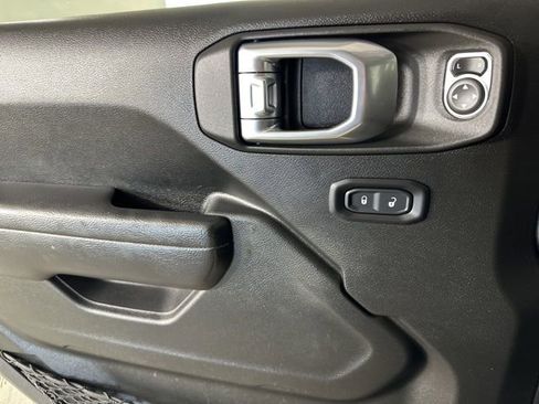 Used 2022 Jeep Gladiator Sport image 18