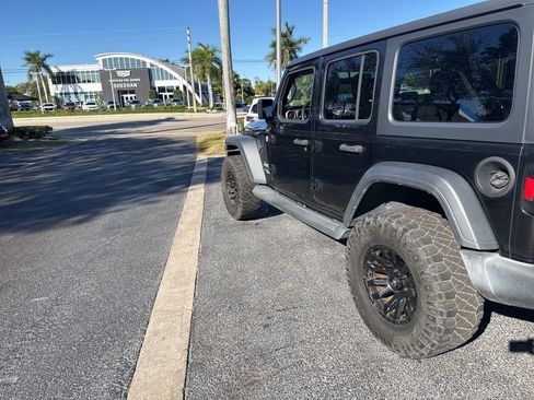 Used 2018 Jeep Wrangler Unlimited Sport S image 8