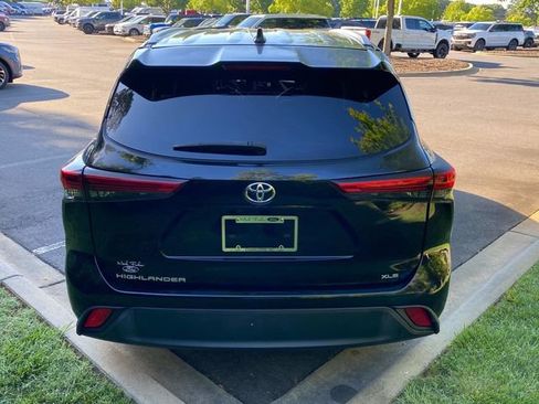 Used 2022 Toyota Highlander XLE FWD image 32