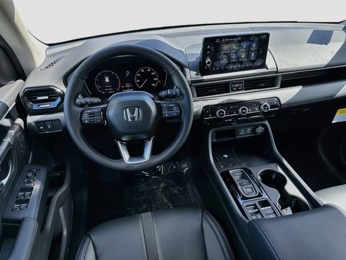 Used 2025 Honda Pilot EX-L image 16