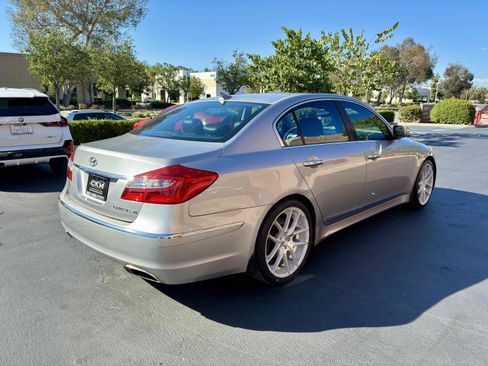 Used 2012 Hyundai Genesis 5.0 RWD image 8