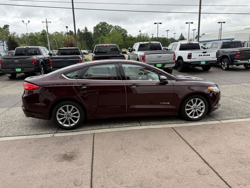 Used 2017 Ford Fusion SE FWD image 7