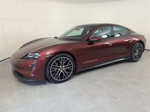Used 2022 Porsche Taycan image 8