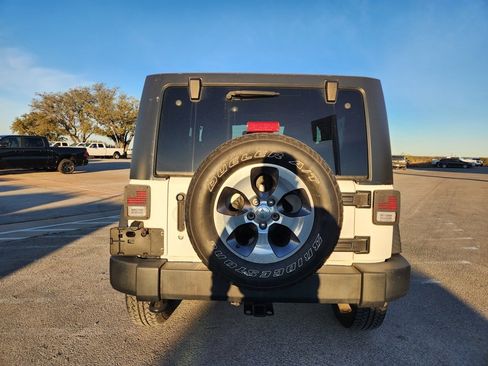 Used 2018 Jeep Wrangler Sport w/ Connectivity Group image 4