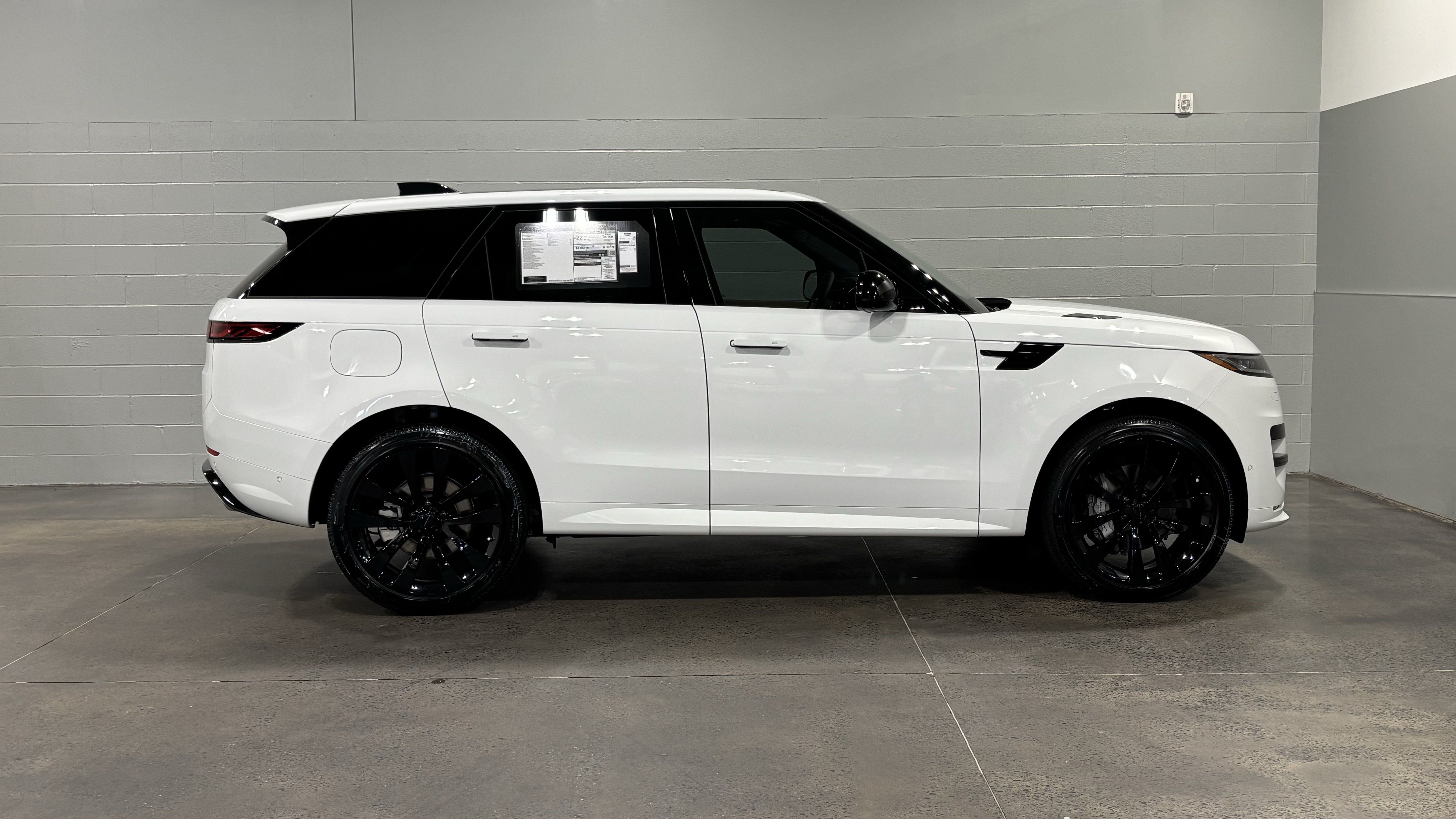 New 2026 Land Rover Range Rover Sport Dynamic SE AWD/4WD image 13
