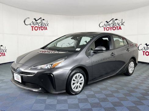 Used 2021 Toyota Prius LE image 4