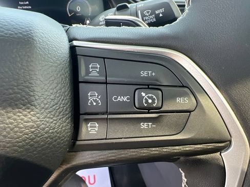 Used 2025 Jeep Grand Cherokee Altitude AWD/4WD image 23