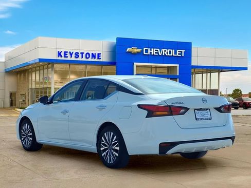 Used 2025 Nissan Altima 2.5 SV FWD image 5
