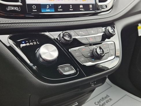 New 2026 Chrysler Pacifica Select image 46