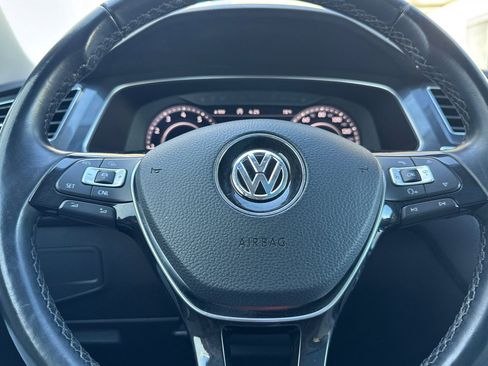 Used 2018 Volkswagen Tiguan SEL Premium w/ 3rd Row Seat Package AWD/4WD image 25
