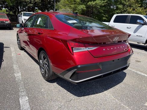 Used 2025 Hyundai Elantra SEL image 4