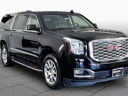 Used 2020 GMC Yukon XL Denali RWD image 3