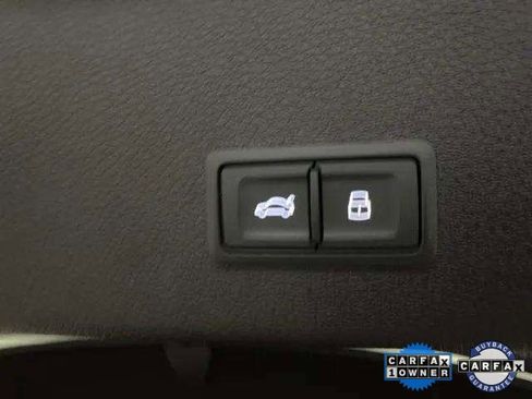 Used 2024 Audi Q8 e-tron Premium image 8