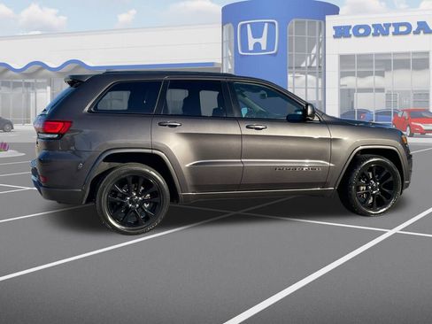 Used 2020 Jeep Grand Cherokee Altitude image 10