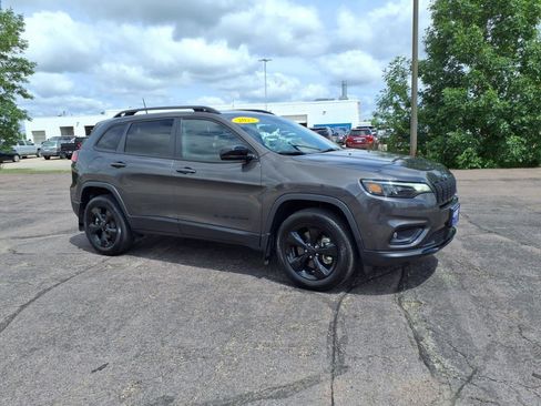 Used 2023 Jeep Cherokee Altitude Lux image 2
