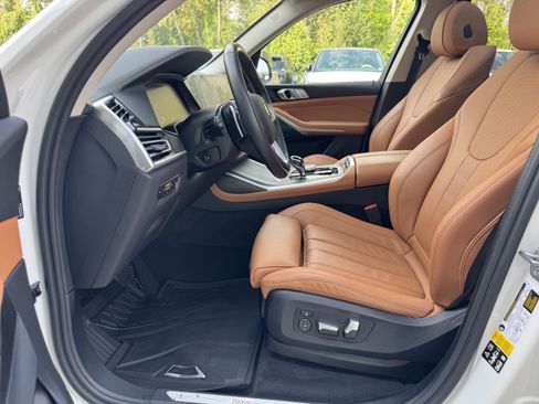 Used 2022 BMW X7 xDrive40i w/ Premium Package AWD/4WD image 14
