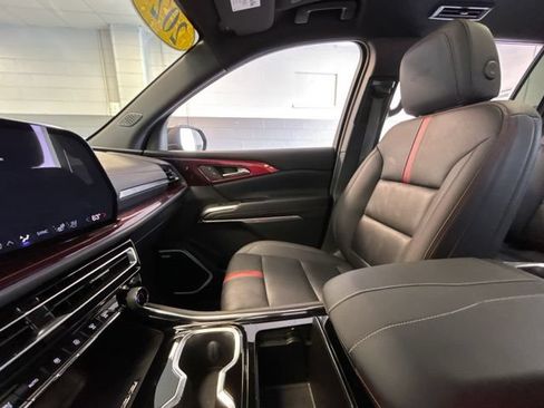 Used 2024 Chevrolet Traverse RS AWD/4WD image 52