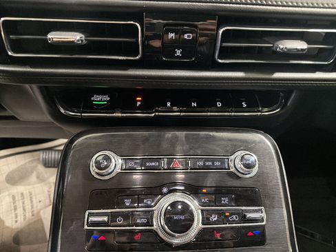 Used 2023 Lincoln Nautilus FWD w/ Premium Package image 18