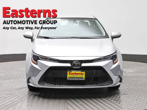 Used 2022 Toyota Corolla LE FWD image 2