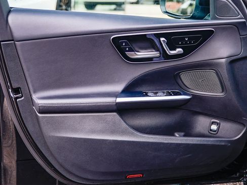 Used 2025 Mercedes-Benz C 300 4MATIC Sedan image 21