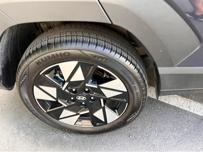 Used 2025 Hyundai Kona SEL AWD/4WD image 11