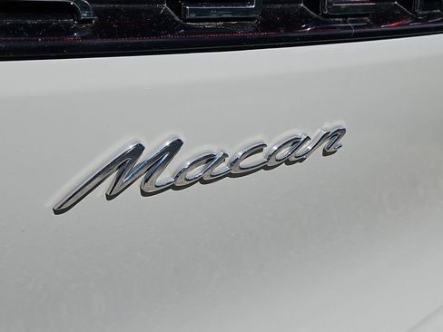 Certified 2024 Porsche Macan AWD/4WD image 13