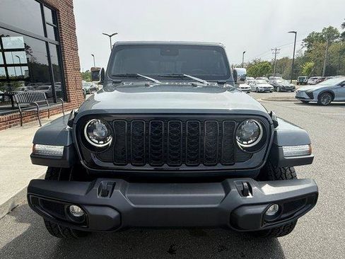 Used 2024 Jeep Gladiator Sport AWD/4WD image 10