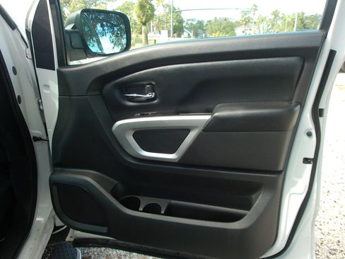 Used 2018 Nissan Titan SV AWD/4WD image 42
