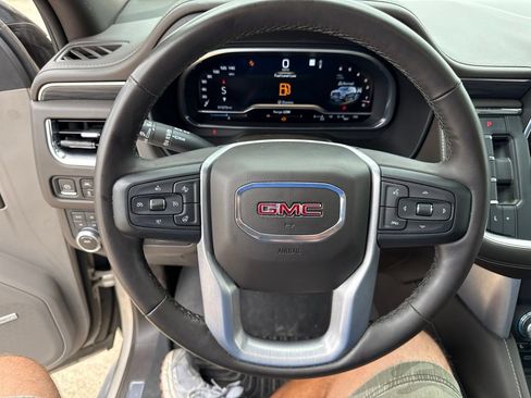 Used 2023 GMC Yukon XL SLT w/ SLT Luxury Package AWD/4WD image 22