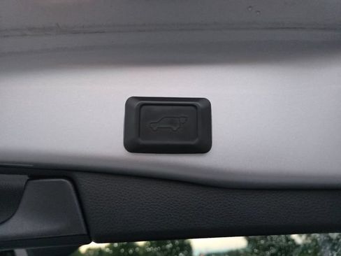 Used 2019 Toyota RAV4 XLE w/ Convenience Package AWD/4WD image 11