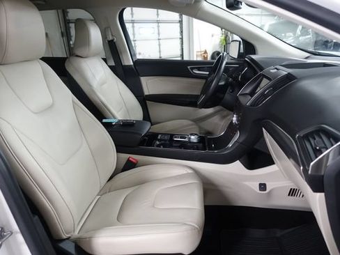 Used 2020 Ford Edge Titanium AWD/4WD image 26